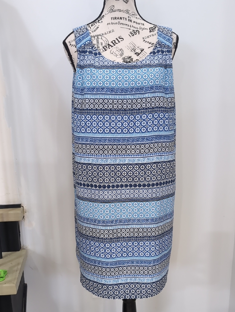 LILA ROSE | Women's White/Blue FloralGeo Striped Sleeveless Lined Midi Dress